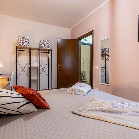 Steps From The Lake - Charme In The Inner City Desenzano del Garda Exterior foto