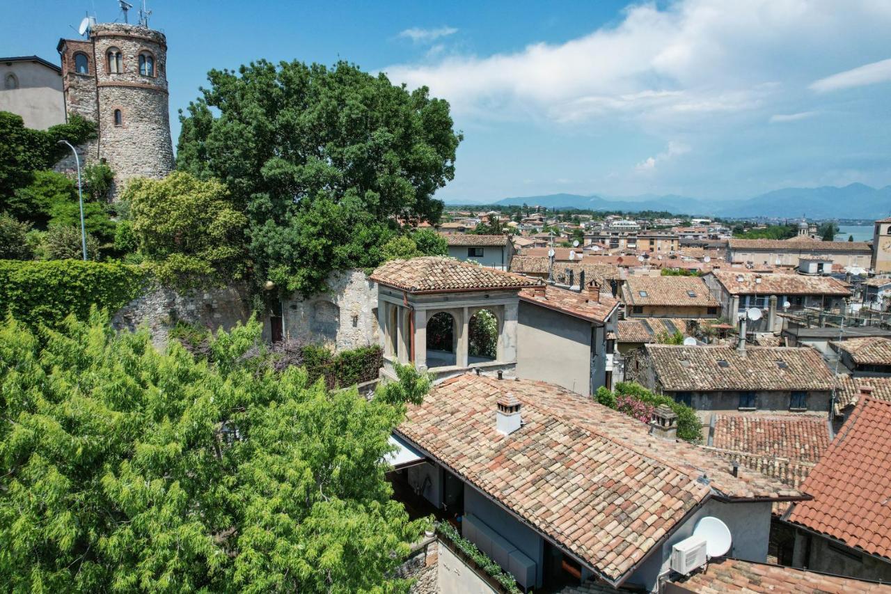 Steps From The Lake - Charme In The Inner City Desenzano del Garda Exterior foto